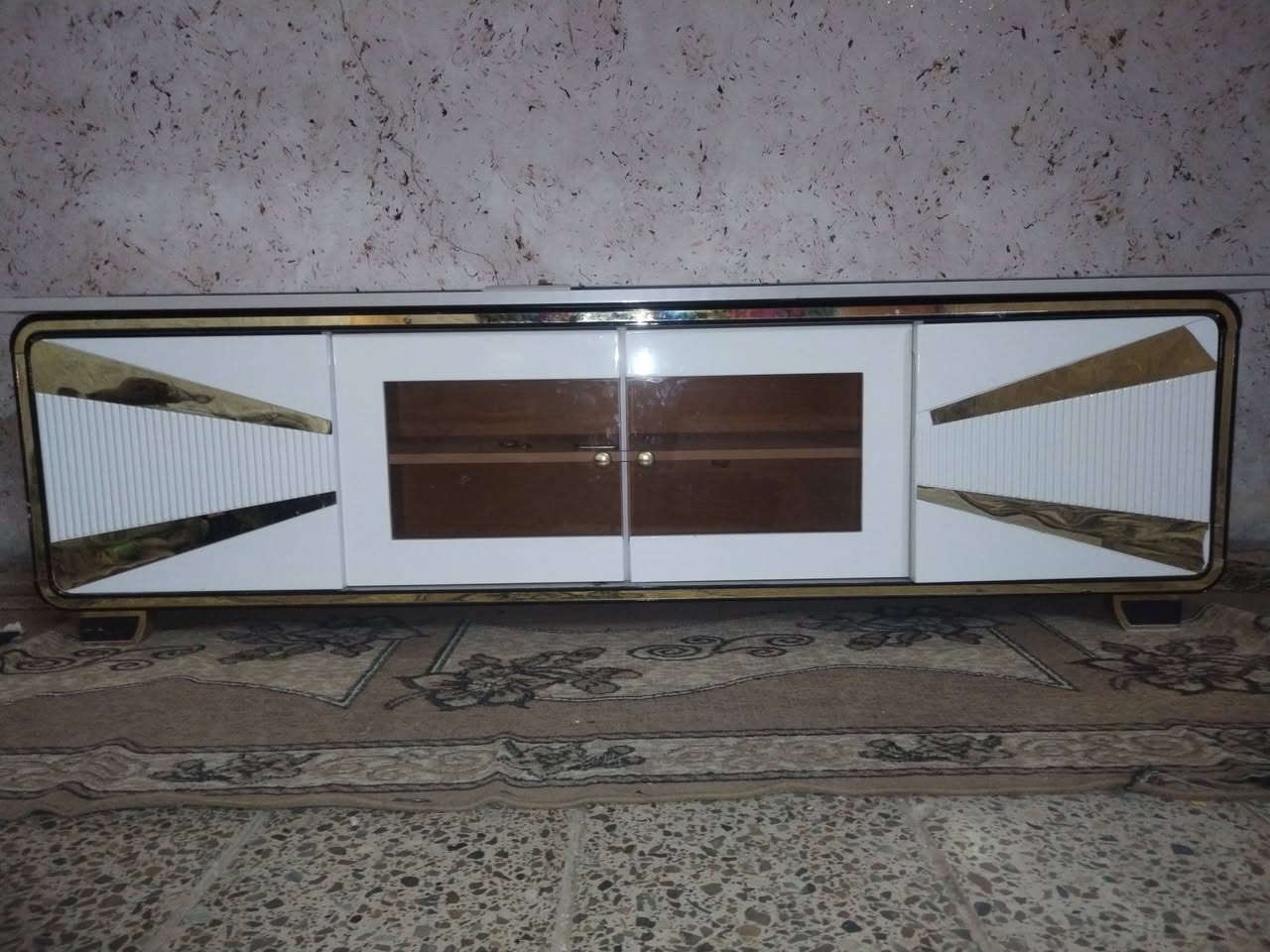 سلام عليكم ثلاجة وميز وغرفة مال اخشاب للبيع مكاني بغداد للستفسار ***********
