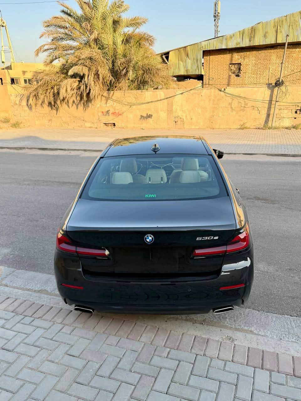 BMW530e
موديل 2022 
هايبرد بلكن هايبرد 
 اللون اسود
وارد امريكي بدون ايرباك قطعتين صبغ 

مواصفات:
محرك ٢٠٠٠ توربو
٣ وضعيات قياده (سبورت- هايبرد -كهرباء)
داخل اوف وايت 
ماوس تحكم
فتحة سقف
جنطه كهرباء
حساسات امامي خلفي
رادار استشعار المركبات من الامام
تدفئة كراسي
تحديد مسار
شفتات ستيرن
مري كهرباء 
كراسي جلد وكهرباء
ميموري خزن وضع سائق
مسويلها صيانة عامه (سيرفس كامل )
ومسويلها حمام وبولش
سياره مابيهه نقص صفر مسج
رقم جديد هزه جديدة 
السيارة كاملة والكمال لله 
ماشيه 56 الف مايل 
سعر ٢٩٠ وبيها مجال بسيط 
مكانها  الاعظمية
تواصل ***********
