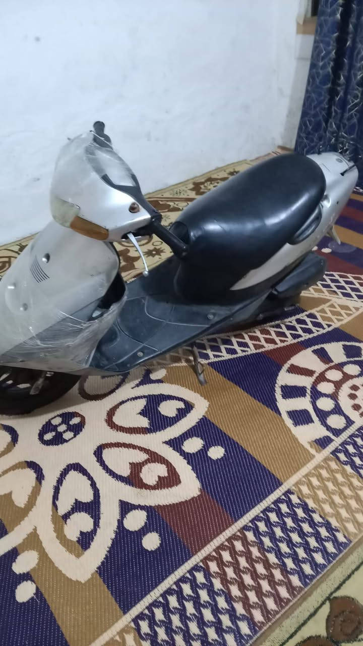 من رخصه ادمن متاح دراجه ساسوكي للبيع سعره225 امبدل بس بستم شلعه قويه اوشرط كهربائيات كله شغاله صوت ناعم حته ماسمعه اوراق بسمي العماره قاد سيه ***********
