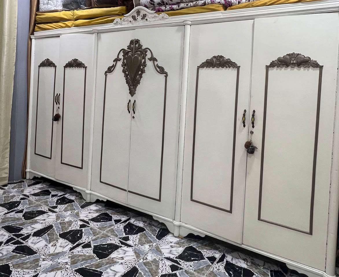 غرفة أخشاب تزگام تصميم عراقي أبيض للبيع 
العنوان ميسان العمارة 
للاستفسار *********** واتساب+اتصال عمارة, ميسان
