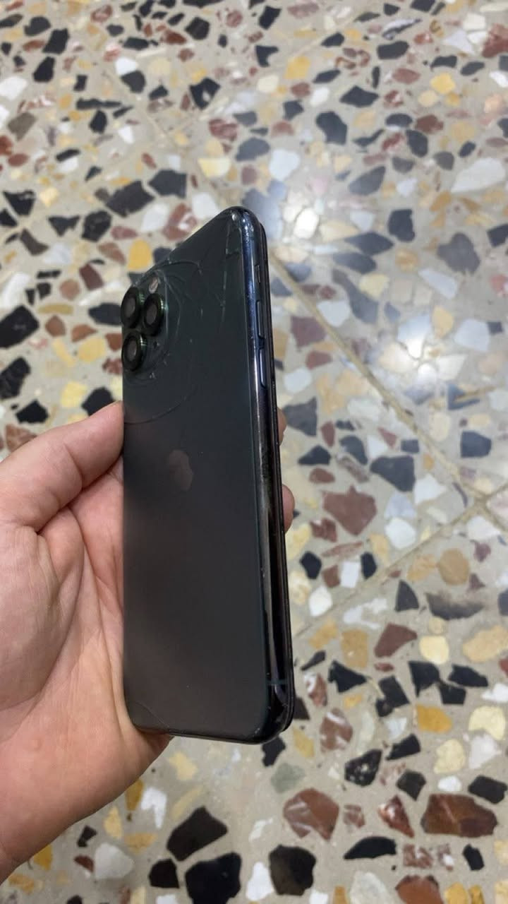 السلام عليكم
ايفون 11برو فقط يعني زغير 
مبدل شاشه اصليه 3خيارات
وبطاريه احسن نوعيه شحن يخبل
فيس ايدي شغال
ذاكرة 64 
مخليله لزكه مضلله وحافظه ويا 
الظهر مفطر كدامكم 
سعر 175 
بغداد ***********
