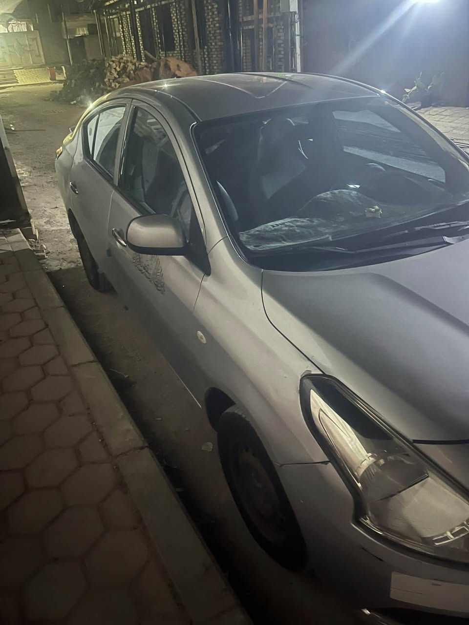 السلام عليكم
نيسان صني هندي موديل ٢٠١٩
السياره ما مشتغله تكسي ولاا متعوبه ماشيه ٧٠ الف حقيقي 
كير. ومحرك وتبريد ب الكارتون 
حداديتها حلوه تخم تاير باتري جديد لاايت زنون. عالي ناصي 
غرفتها ب النايلون. السياره. نفسه. جنايها. من ٢٠١٩ لحد الان وكاله بيها وحده 

السياره بيها فغقط باب مبدل ومصبوغ. ودور. الجاملغ. الوره. واضح ب الصور

السعر. ٧٨  ورقه قفل  
التواصل على الرقم / ***********

مكاني نجف
