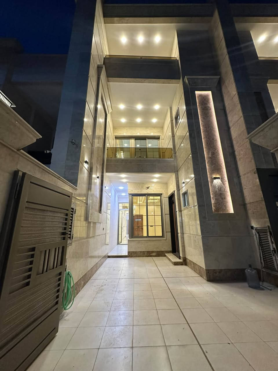 🏡 دار  للبيع | زيونة 712
📐 مساحة كل دار: 150م²
🛏️ 4 غرف
🚿 خدمات متكاملة
📍 الموقع: زيونة 712

✨ فرصة مميزة للسكن والاستثمار في واحدة من المناطق الحيوية في بغداد.

🏢 مكتب الودق للعقار
نختار الأفضل لتبني مستقبلك 🤍

🔑 بيع – شراء – إيجار – بناء – ترميم
📸 عرض وتصوير مجاني
📋 نستقبل جميع العروض السكنية والتجارية

📞 للاستفسار والتواصل:
***********
***********

📍 عنوان مكتبنا:
زيونة 710 مقابل نادي بلادي
وشارع فلسطين – بناية فرمان قرب كلية الرافدين
