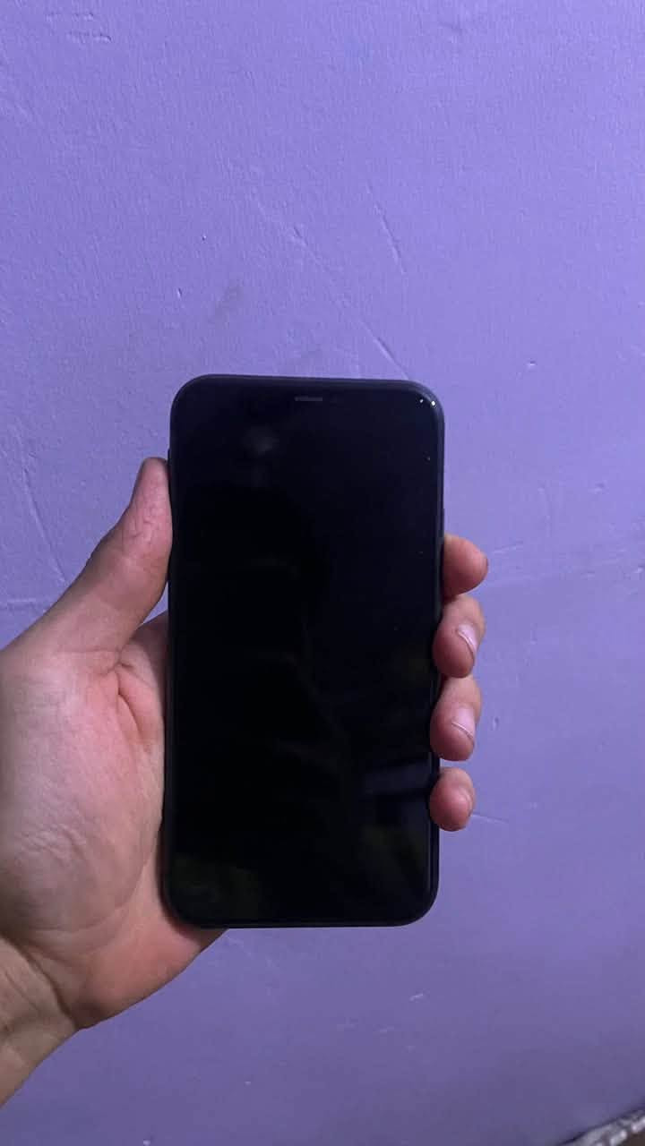 هذا إعلان
---
*ايفون 11 عادي 128GB - نضافة 100% مكفول*

المواصفات:
- الذاكرة: 128GB
- اللون: اسود
- البطارية: 81% الاصلية مال الجهاز
- الحالة: ما مفتوح ابد - واتر بروف
- النضافة: 100/100 مكفول من كلشي شرط الفحص والفتح
- بدون كارتون

السعر: 350 الف وبيه مجال بسيط للشراي
المكان: بغداد / [الدوره]
التواصل: [***********]

---

نص مكتوب في الصور:
- 3:02 حالة البطارية والشحن كما هو الحال مع البطاريات القابلة لإعادة الشحن، بطارية الهاتف قابلة للاستهلاك وتصبح أقل فاعلية مع الوقت. معرفة المزيد... الحد الأقصى للقدرة 81% هذا قياس لقدرة البطارية مقارنة بقدرتها عندما كانت جديدة. قد تتسبب القدرة المنخفضة بتقليل ساعات الاستخدام بين عملية الشحن والأخرى. أقصى قدرة للأداء ستساعد الأنظمة المضمنة في النظام والمكونات في تخفيف آثار الأداء التي قد تلاحظها أثناء التقدم الكيميائي في عمر بطارية iPhone. شحن البطارية المحسن للحد من استنزاف عمر البطارية، يتعلم الـ iPhone من عادات الشحن اليومية، بحيث ينتظر ولا يتجاوز %80 حتى يحين موعد حاجتك إلى استخدامه.