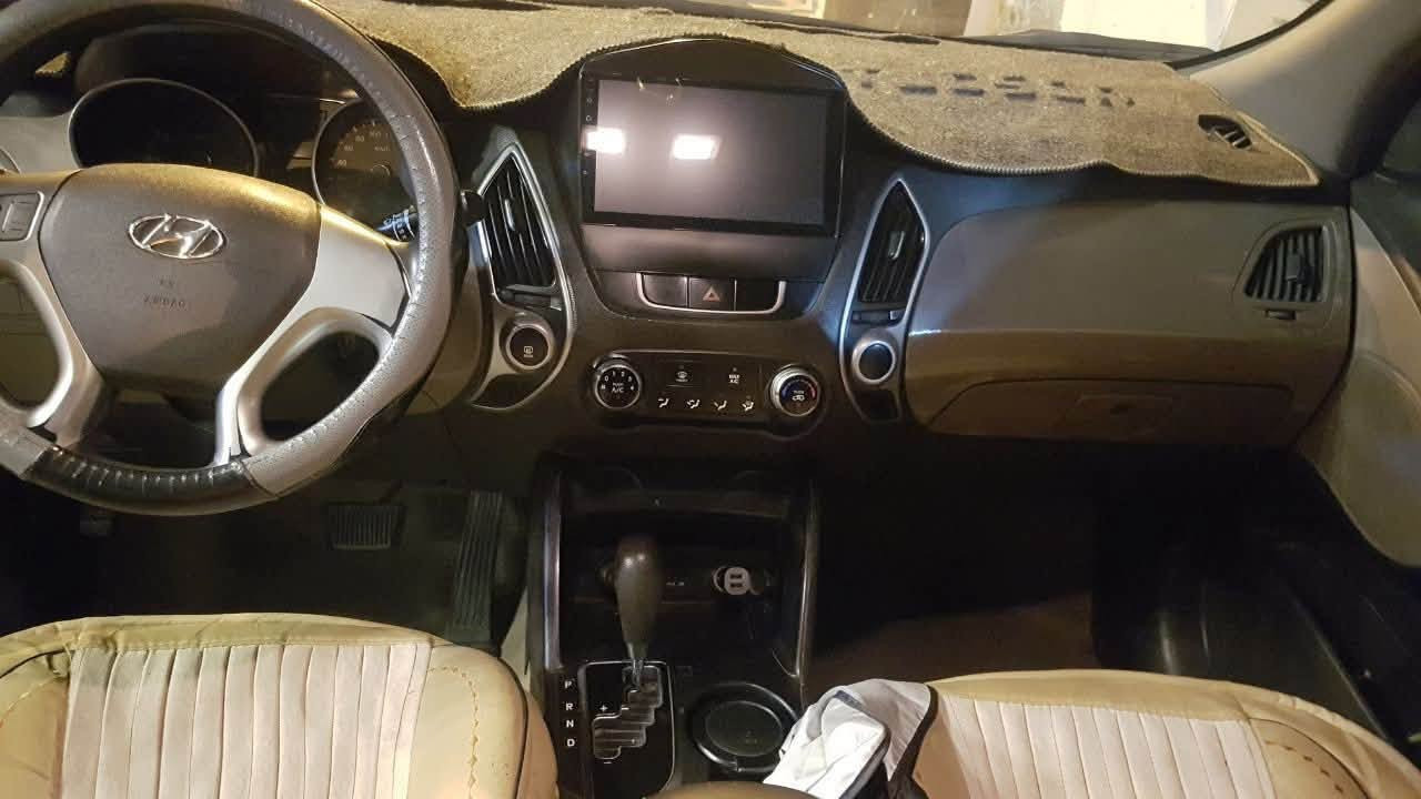 توكسان موديل 2012 خليجي نص فول محرك 2000 دوش
بانوراما
شاشه 
كامره
حساسات
تحكمات ستيرن
الارضيه مبطنه جلد
اشاير بالمري
تبريد ثلج
الرقم الجديد مميز جدا سنويه 2030
ضررها صبغ نص باب مال السكن بدون معجون
وبارد بالجاملغ الخلف السايق
السعر 12200$ وبيها مجال
الاستفسار على الرقم ***********
