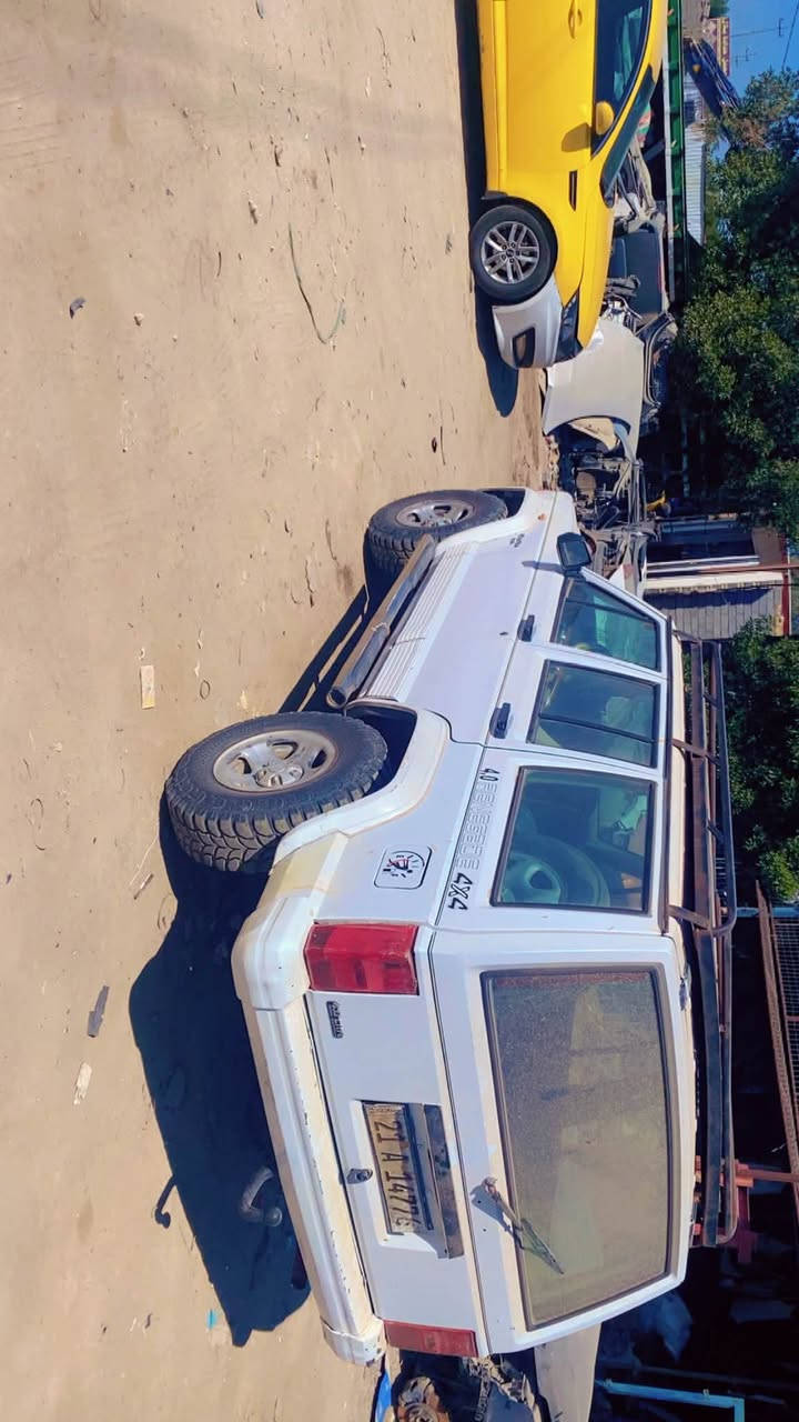 جيب للبيع موديل 90 رقم دولي سيارة جاهزه لاضربه لاصبغ كهربائيات جاهزه السياره بيه ملاحضه الكير ياخر فقط  ويتصلح باقي جاهز مابيه اي شي ورجاءً الي مايشتري لايواعد واليوم وباجر وجايك سعره ب38 وبيه مجال للشراي  
***********
