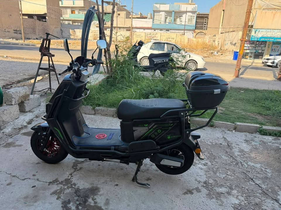 ---

🏍️ دراجة شحن للبيع - نوع USKEEZE - اوباما 
نظافة فول

السلام عليكم
دراجة شحن كهربائية للبيع، الدراجة مثل ما موضح بالصور نظافتها 100% وجاهزة ما تحتاج اي شي.

المواصفات:
النوع: USKEEZE (الموديل الحديث)
اللون: اسود لماع مميز مع لمسات اخضر
الحالة: نظيفة جداً، استخدام قليل، بدون اي عطل
البطارية: بطارية قوية تدوم طويلاً
الإضافات: 
1- صندوق خلفي كبير للقفل
2- حديد حماية جانبي وأمامي كامل (سيفتي)
3- شاشة ديجيتال + لايت زنون قوي
4- دوسات واسعة ومريحة

مكان الدراجة: الموصل
الفحص: بيدك تفحصها وين ما تريد

السعر: [850] وبيها مجال بسيط للشراي

للاستفسار مراسلة الصفحة أو الاتصال على: [ ***********]

الي يجي يشوفها ما يختلف ان شاء الله.

---
