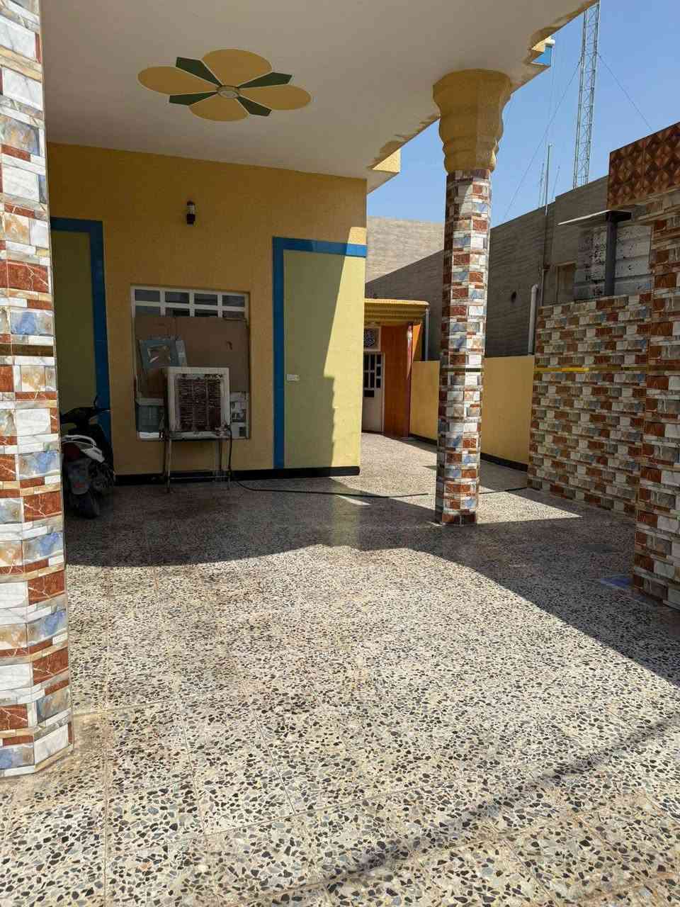 🏡 فرصة للبيع — بيت مميز وبسعر مناسب جداً 🔥

للبيع بيت مرتب ومناسب للسكن العائلي، موقع جيد ومساحة ممتازة، والبيت جاهز للبيع والاتفاق.

📐 المساحة: 410 م²
🏠 طابقين
🛏️ 6 غرف
🚗 مساحة مناسبة للسيارات
📄 طابو صرف — الأوراق والمستمسكات جاهزة
✅ جاهز لنقل الملكية وإكمال إجراءات البيع
🛣️ شارع بعرض 6 متر

💰 السعر: 150 مليون فقط وقابل للتفاوض للجادين.

🔥 سعر مناسب جداً مقارنة بالمساحة والمواصفات، والبيت يستاهل المعاينة على أرض الواقع.

📞 للاستفسار والتفاصيل والمعاينة:
***********

الجاد يتفضل، والبيت يبان أكثر بالمعاينة.
