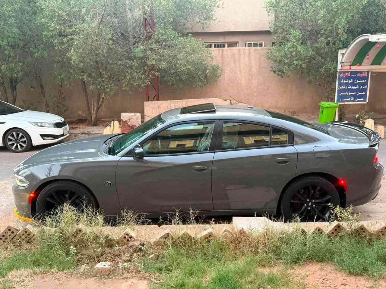 بسعر جداً مناسب نظيفه كلش 
دوج جارجر SXT 2019
اسمنتي
السيارة بيها قطعتين صبغ
رقم بغداد الانكليزي باسمي تحويل مباشر
السيارة مواصفات حساسات خلفية كاميرا
فتحة سقف سلايت
السيارة جاهزة من كل النواحي تخم تاير جديد
كير ومحرك كفالة عامة وتبريد ثلج
السيارة ماشية 62

 السعر :-٢١٠$

مكانها حاليا : بغداد 
رقم صاحب السياره  : ***********
