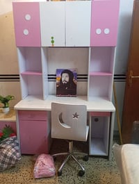 مكتبة • كرسي • مستعجل