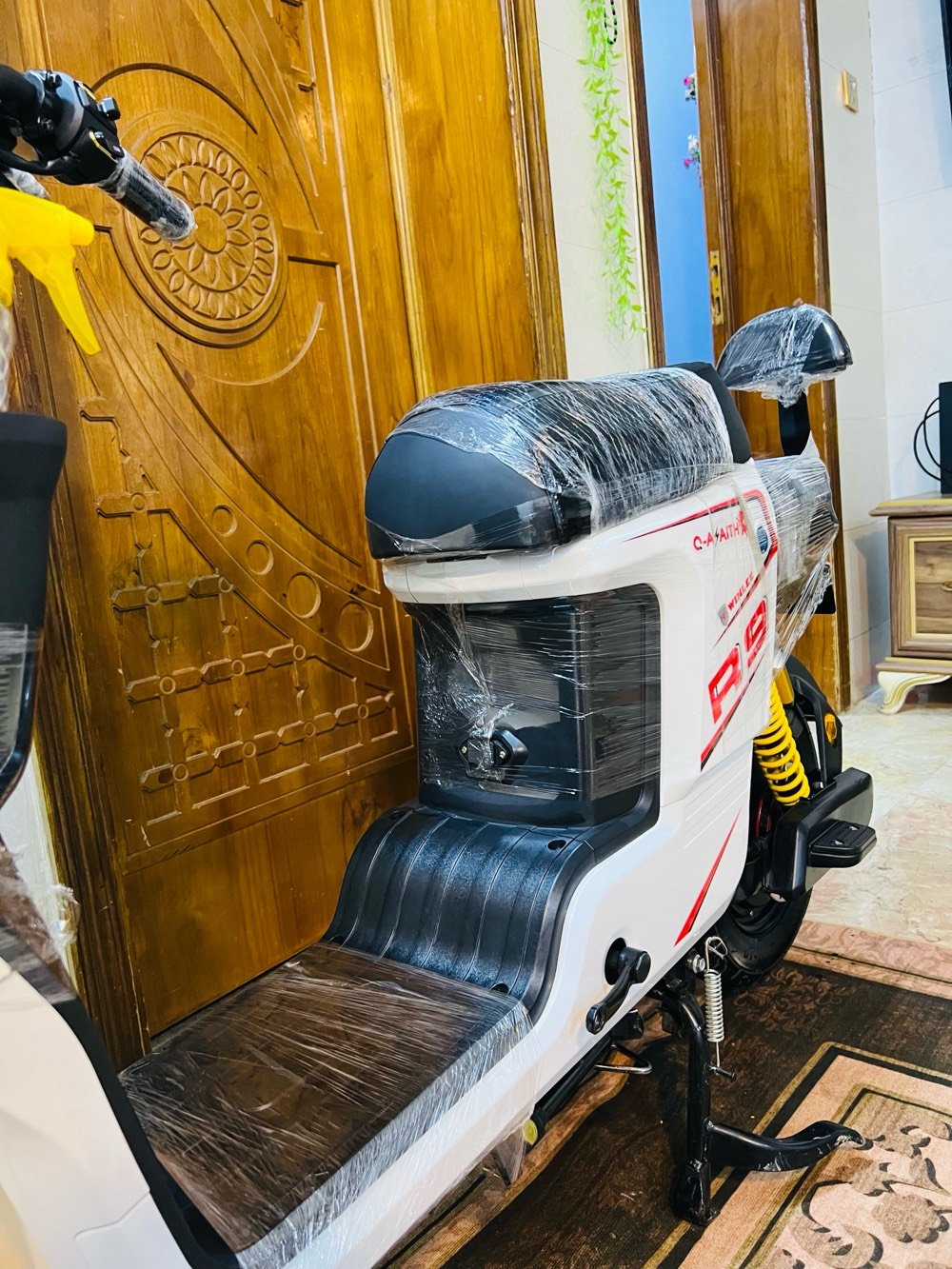 دراجه ار9 
بطاريات شهر واحد مستخدمات 
5بطاريات 32امبير 
بصمه سويج كارت 
بيه نضام السرقه 
السعر 500 وبيعه مجال قليل 
العنوان بغداد 
***********
موديل 2026 
