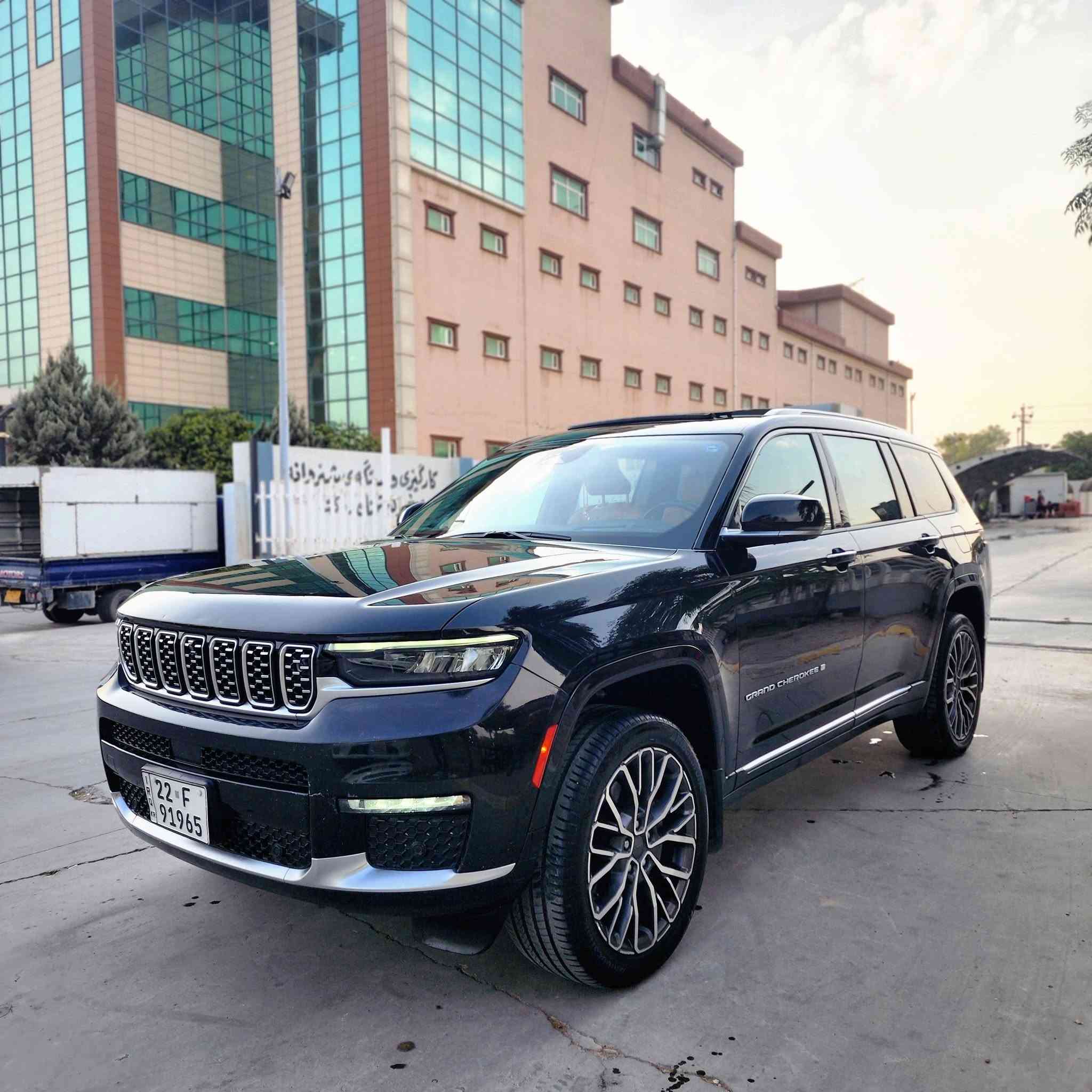جراند شيروكي V8 • ٢٠٢٢ • بدون صبغ