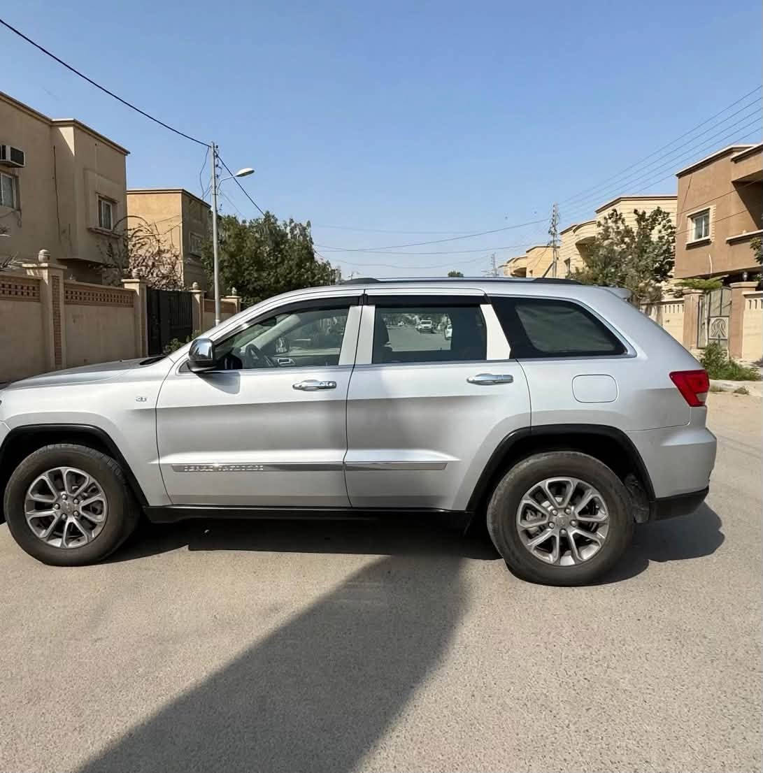 جيب  2013  خليجي
السعر 142 وبيه مجال   ادامه كامله تخم تاير ترايها زيرو. مناقصه كلشي
بيها جاملغ يمنه مبدل ومصبوغ وسونر منشور ويه صور 
الرقم الجديد
فول مواصفات المتدد ١/١
بصمة 
فتحه 
حساسات خلفي 
شاشة جبيرة 
كشنات جلد وكهرباء 
4ويل ماوس
محرك 3600
وباقي المواصفات معروفة 
مكاني بغداد السبديه
رقم الهاتف ***********
