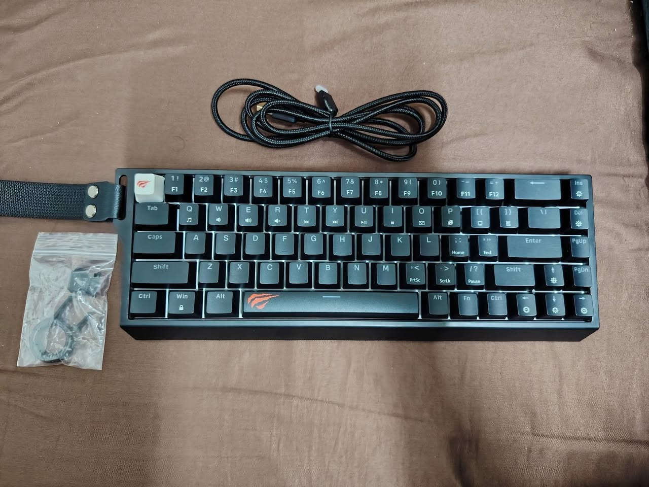كيبورد HAVIT KB922L
السلام عليكم شباب كيبورد للبيع اشتريته للبلي٥ و للأسف طلع بس على البي سي يشتغل الكيبورد جديد جديد غير مستعمل اني اخذته ب ٤٠ اريده ب ٣٥ الف قفل لان امانة جديد و ما مستخدم نهائياً
عنواني بغداد الغزاليه
رقم ***********
