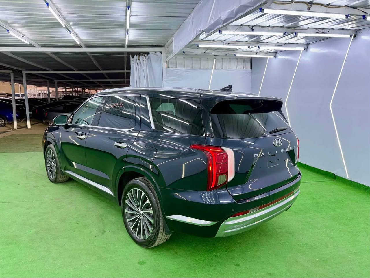 🧿🧿🧿 يرجى قراءة الاعلان بشكل كامل 🧿🧿🧿
Hyundai Palisade Calligraphy ..2024 .. 

     👈🏻👈🏻👈🏻 هونداي / بلسايد / بانزين 👉🏻👉🏻👉🏻

  ♦️ السيارة موجودة في بغداد الوزيرية او الكرادة ♦️ 

                  ملاحظة : مرقم على كتاب شهداء

           ♦️ رقم شاصيها من ضمن الصور  ♦️ 

         

موديل :-2024 
لون :- ازرق او نيلي  
قوة المحرك :- 3.8 GDi بانزين 
عداد المسافات :- 22880 mi
عدد المقاعد :- 7 مقعد نظام سياحي 
مواصفات السيارة :-Calligraphy

                 🚗 ضرر السيارة واضح مع صور   🚗 

الاضافات :- 👇🏻👇🏻👇🏻👇🏻👇🏻👇🏻👇🏻👇🏻👇🏻👇🏻👇🏻👇🏻 

♦️ شاشة نفكيشن 
♦️ تحكم سرعة 
♦️ تحكم مسجل 
♦️ رادار امامي 
♦️ حساس تغيير مسار 
♦️ لايت زنون 
♦️ كشافات اماميه 
♦️ داخل جلد ابيض    
♦️ تدفئه مقاعد 
♦️ تبريد مقاعد 
♦️ حساسات 360 درجة 
♦️ اشارة جانبية 
♦️ نظام نقطة عمياء 
♦️ فتحة سقف  
♦️ بانوراما سقف 
♦️ تبريد 3 قطع 
♦️ بردات ابواب خلفية 
♦️ اوتو بارك 
♦️ هاند بريك بصمة 
♦️ اوتو هولد 
♦️ مقاعد كهربائية 
♦️ شاحن وايرلس 
♦️ كامرات محيطية 360 درجة 
♦️ حساسات 360 درجة 
♦️ صندوق كهربائي 
♦️ مساج مقاعد امامية 
♦️ نظام اصطفاف الي 
♦️ تدفئة مقود 
 

و المزيد من الاضافات في عالم ( PALISADE ) 

           🚘 ضرر السيارة كما هو موضح بصور 🚘 
       قبق صندوق + جاملغ + بنيد مصبوغات 
                        بدون ايرباك بدون دواخل 

         🚦🚦🚦السعرعلى الخاص فقط  🚦🚦🚦🚦
🔺🔺🔺🔺🔺🔺🔺🔺🔺🔺🔺🔺🔺🔺🔺🔺

الاستفسار على رقم :

*********** حيدر ابو فاطمه 

0791401931حيدر ابو فاطمه
