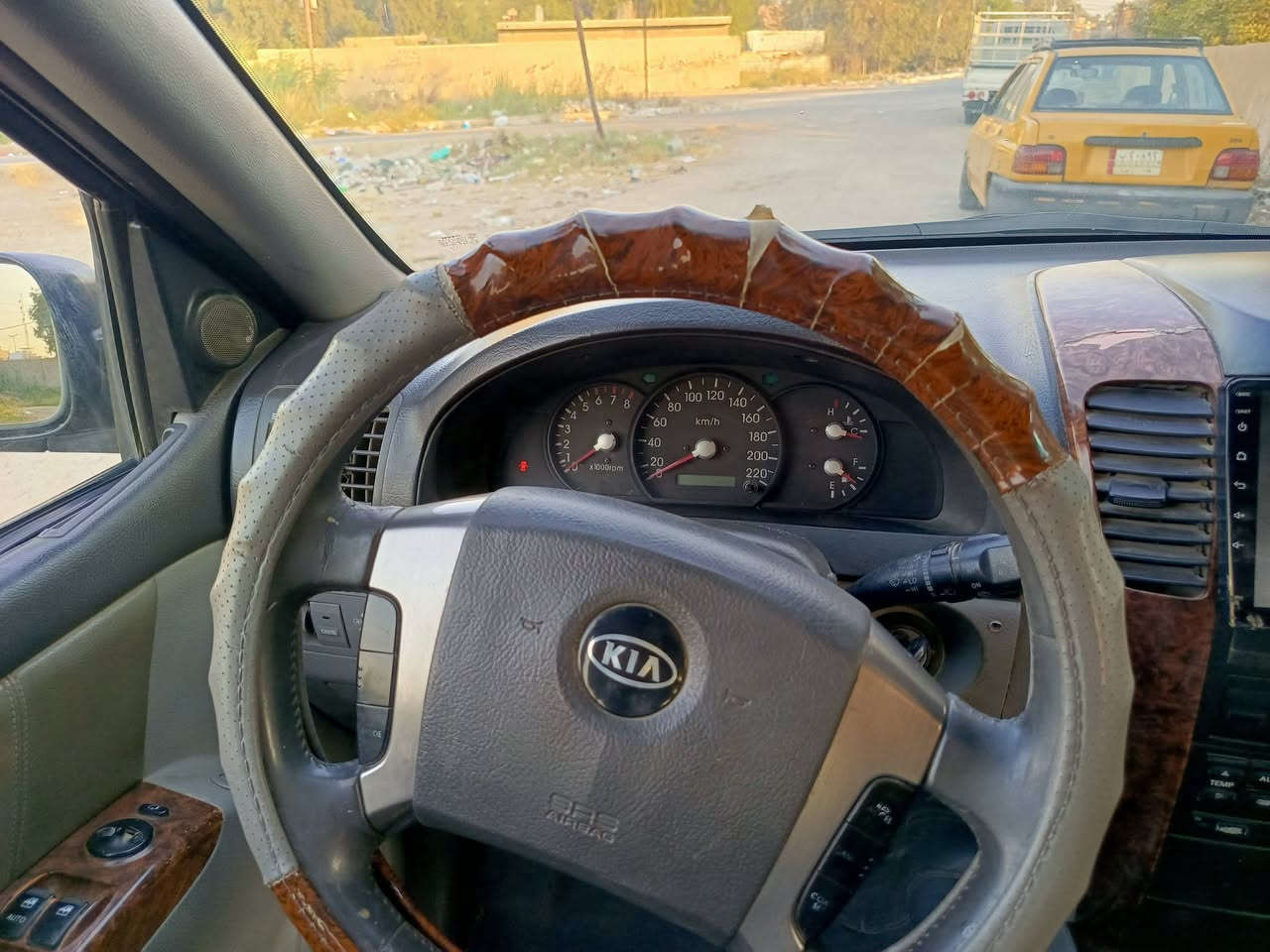 السلام عليكم سورينتو خليجي 2004بلاديه
 مثل ما موضح بالسونار
  كير ومكينه كفاله 3500
سنويه ل 2031
تخم تاير شاشه 
صدر نضيف 
تبريد ثلج ما شاء الله 
سياره جاهزه 
تريد تحويل تريد وكاله
 السعر 75 وبيها مجال قليل 
***********
