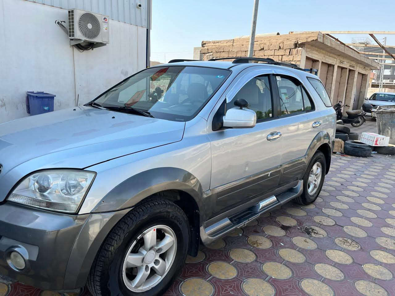 السلام عليكم
🚘 كيا سورينتو | 2007 | خليجي

🔹 اللون: رصاصي
🔹 المحرك: 3500 مكفول
🔹 الكير: مكفول
🔹 التبريد: ❄️ ثلج
🔹 الرقم: بغداد – مشروع وطني
🔹 السنوية: جديدة
🔹 الأرقام: جديدة
🔹 تبديل جاملغ عكس السائق 

صبغ حزام جمالية فقط، اثر  شخوط لا أكثر، بدون مبالغة والصور واضحة أمامكم.

السيارة حلوة ومرتبة وخدمية والجاد بالشراء ما اقصر ويا ان شاء الله .

📍 المكان: الأنبار / الفلوجة

📞 للتواصل: اتصال أو واتساب
***********

💰 السعر: 83 
بيها مجال للشراي فقط.

الجاد يتفضل، وتشرفوني بأي استفسار .
