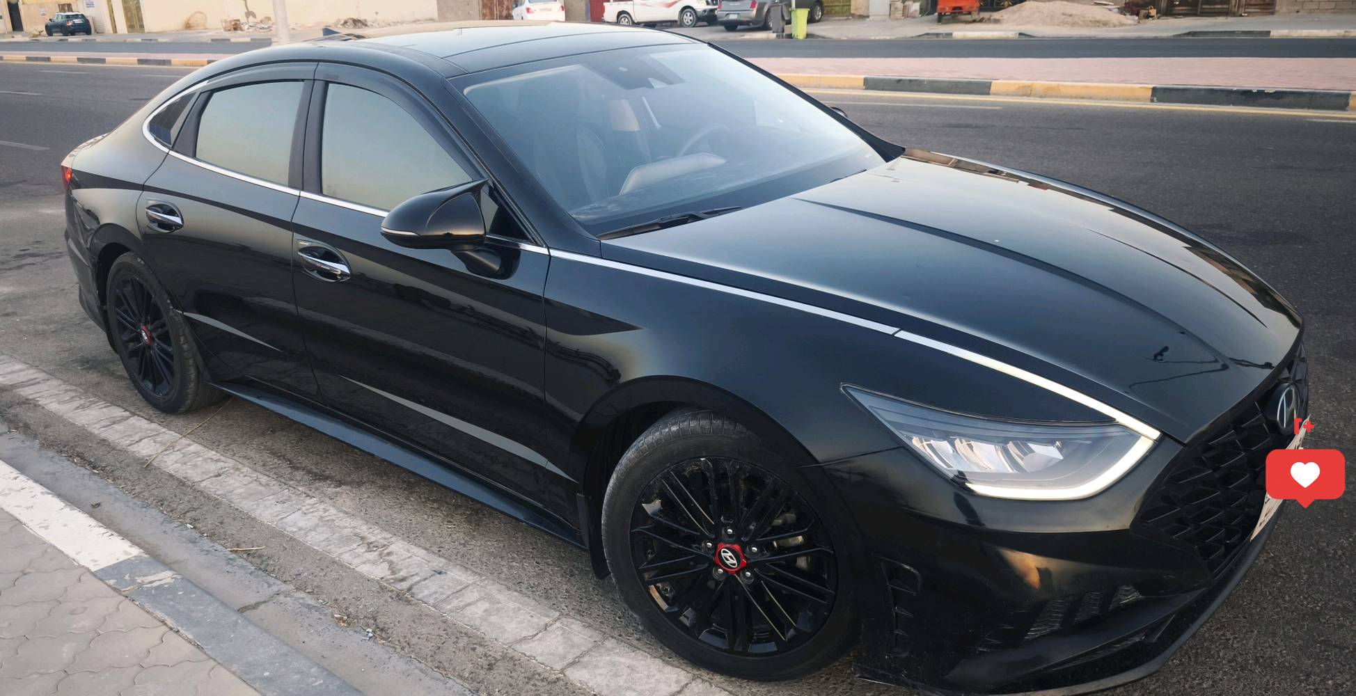 sonata sel + premium black color 2020
اعلى مواصفات من فئة sel الامريكي

محرك 2.5L  دبل نوزل 
كير AT من 8 سرعات 
بنوراما
رادار ( تنبيه تصادم + تنبيه حركة السيارة الامامية ....)
نظام ABS لحماية من التصادم المحقق + تنبيه عند الرجوع (R)
تحكم ستيرن
3 مودات للقيادة 
قيادة شبة ذاتيه 
تنبيه الخروج من المسار 
تحديد سرعة ( مثبت سرعة)
اتو هولد ( توقف اوتماتيكي)
هاند بريك كهرباء (P)
حساسات ضغط الهواء
نقاط عميه بالمراية الجانبية + تحكم كهرباء + تنبيه صوتي عند الانعطاف + انارة انعطاف 
المراة الوسطة بيها 3 ازرار قابلة للبرمجة لربطها مع جهاز اخر ( مثلا باب كراج....)
تبريد قطعتين + تبريد مناخ منفصل + التبريد ثلج 
عند تلقي مكالمة هاتفية التبريد ينصه وحده 
كشنات جلد اسود
كشن كهرباء 
كشنات تدفئة
ستيرن تدفئة 
جنطه ذكية 
جام كهرباء ( الجامات الامامية دبل جام)
قفل ابواب سنتر + قفل الجام + قفل الباب تلقائي + السيارة لا تقفل اذا كان المفتاح في داخلها 
دخول ذكي من الجانبين (باب السائق وباب الراكب) + انارة ترحيب
بصمة تشغيل + تشغيل عن بعد 
سماعات عدد 12 سماعة من شركة بووس ( boss)
شاشة كبيرة + عداد شاشة الكترونية + ابل كار بلي واندرويد اوتو 
شاحن لاسلكي
كامرة خلفية
ويل حجم 18 رياضي
عداد المشي 147 الف كيلو حقيقي 
شديتلها انارة محيطي 18 قطعة موزعة بسيارة بجميع الالوان والمودات المتنوعة + حساسات رجوع صوتية

السيارة بدون حادث وداخله سرقه جاملغات بلمقدمة ومبدليهن وصابغيهن يعني ما بيها ضربة مكفولة من ضربة البجم والجنطه والجوانب شوف صور الحادث المرفقة .....بيها فقط بارد

السيارة نظيفه وع ايدي وحته بيها كتلوك الوكالة واستخدام شخصي اديرلها بانزين محسن وفي بعض الاحيان عادي بدون اي دوانز او غير شي + دهن ماركة معروفه بدون تنقيص 

قبل 10 ايام اشتغلتها حدادة ....السيارة ما واجهت بيها اي اعطال او تعب 
ملاحظة : السيارة رقم اربيل باسم شركة معروفه وعندي بيها وكالة خاصة
 اتصل للاستفسار اكثر

سعر السيارة 170$ وبي مجال
ممكن تكتبلي شنو موقع السيارة هسه بأي محافظة/منطقة؟: 
البصرة
هل أكو أي صبغ أو تبديل غير اللي مذكور بالمقدمة، ولو نعم شنو القطع بالضبط؟: 
لا يوجد .......السيارة مكفولة من الضربة فقط حادثها سرقة او تخريب وتم اتستبدال الجاملغات الامامية
التمبل/السيرفس الدورية شنو وضعها؟ يعني آخر غيار زيت وفلتر وبواجي متى صار، وهل أكو سجل صيانة؟: 
كل فتره اسوي سيرفس واخر شي سويت حدادة وغيرت الزيت كذلك
هل السيارة عليها فحص أو صالحة تسجيل/نقل ملكية هسه؟ واسمها ينقل مباشرة لو أكو إجراء خاص؟: 
نقل او تحويل مباشره لان السيارة باسم شركة وعندي بيها وكالة
إذا تحب، شنو أقل سعر نهائي تقبل بيه وشنو مجال السوم الحقيقي؟: 
165