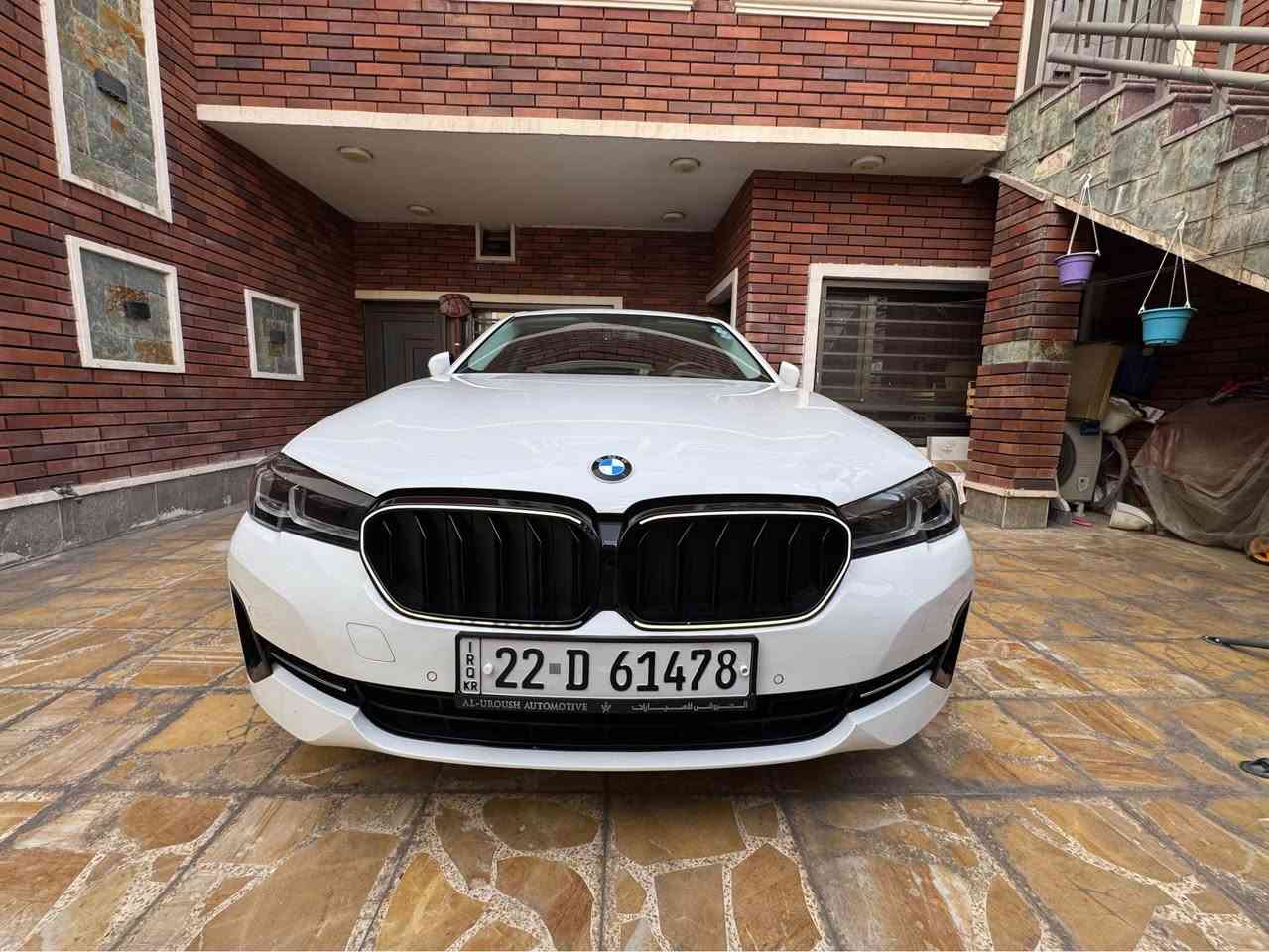 BMW 520 — موديل 2021 | وكالة العروش
السعر: 289 ورقة
للاستفسار: ***********
العنوان: بغداد – الدورة – شارع أبو طيارة

BMW 520 موديل 2021 وارد وكالة العروش، سيارة مميزة جداً بحالة راقية ومواصفات متكاملة، مع داخلية بلون قرميدي مميز.

أبرز المواصفات والتجهيزات:

* محرك BMW TwinPower Turbo
* ناقل حركة أوتوماتيك
* داخلية جلد بلون قرميدي مميز
* مقاعد كهربائية
* ذاكرة للمقعد
* شاشة وسطية كبيرة
* نظام ملاحة
* كاميرا خلفية
* حساسات أمامية وخلفية
* تشغيل بصمة ودخول ذكي
* فتحة سقف
* تحكم بالمقود
* تحكم بالمقاعد والمرايا كهربائياً
* إضاءة داخلية Ambient
* نظام صوتي متطور
* مثبت سرعة
* أنظمة BMW للسلامة والثبات
* جنوط BMW أصلية
* جميع الصيانات الدورية منفذة لدى وكالة العروش
* السيارة جاهزة من كل شيء
* ترخيص تضليل ساري المفعول
* رقم أربيل باسمي

سيارة نظيفة ومحافظة عليها، وصيانتها بالكامل لدى الوكالة، وجاهزة للاستخدام مباشرة.

السعر: 289 ورقة
للاستفسار: ***********
الموقع: بغداد – الدورة – شارع أبو طيارة بغداد, العراق
