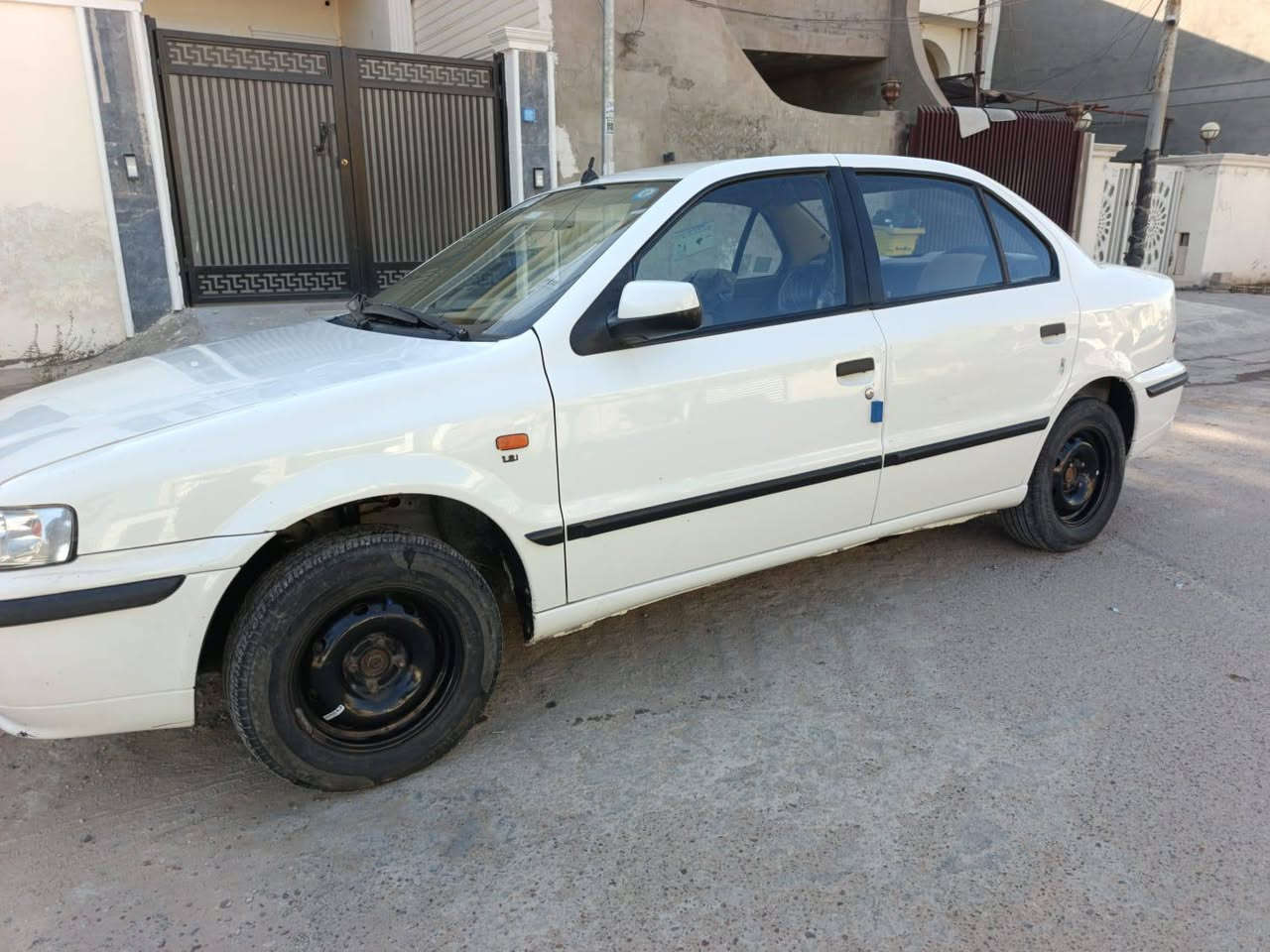 السلام عليكم
سمند2010  ناطق داخل بيجي جام كهرباء
رقم بغداد
هزه وسنويه ورقم جدد
مكينه كير تبريد خير من الله
السياره بيها طخطخات بسيطه بالبوب فقط بدون صبغ
شرط التحويل
السعر ٣٩$ وبيها مجال بسيط حك الجيه
***********
الدوره شارع ستين بغداد, العراق
