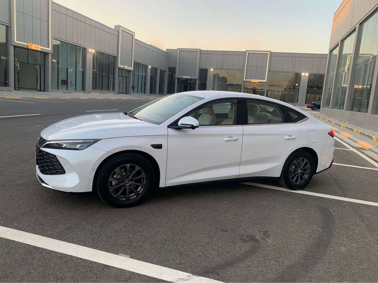 BYD QiN L
بي واى دي كين ئيل
٢٠٢٥ مواصفات ناو زه رد رادار ١٣ كاميره اوتو بارك اوتو درايف حه ساس بيش و بشت
باتري ٨٠ كم
٦٠٠٠كيلومه تر رويشتووه  
*********** أربيل, العراق
