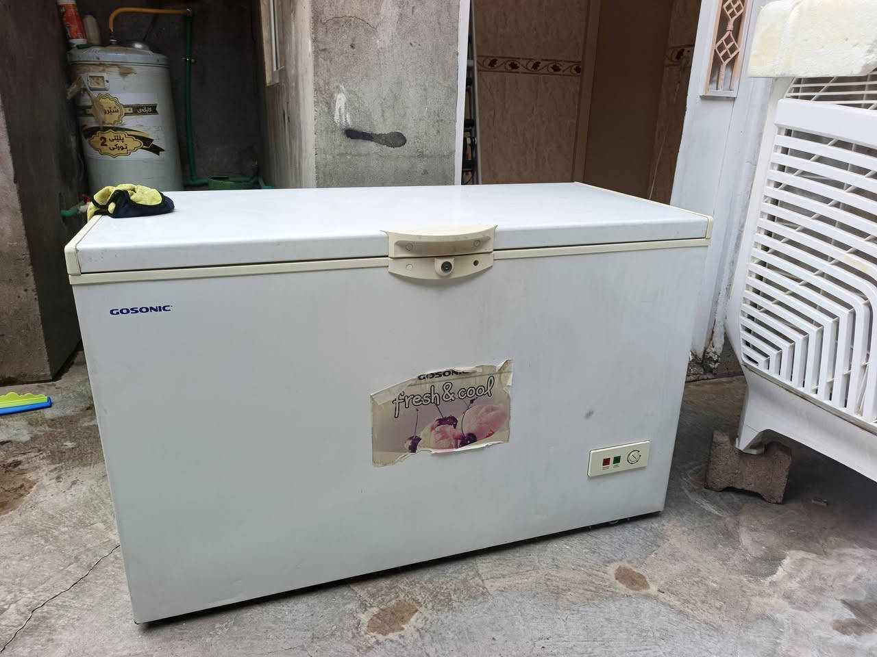 مجمیدە بۆ فرۆشتن 
قیاس مترو نیوە. شەریکەی ئەرچەلیک زۆر پاکو بێعەیبە
سعری 200هەزار و معمالەیەکیکەم 
***********
