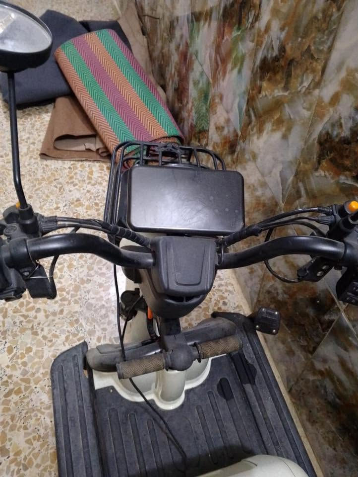 دراجة شحن 3 تايرات استعمال قليل بطاريات بلاديه جديدة للبيع المكان بغداد / الحريه /الاتصال على الرقم :  ***********
