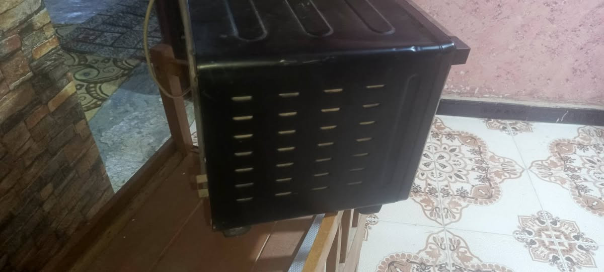 سلام عليكم فرن كهربائي للبيع نضيف حجمه وسط سعره 35مكاني بابو الخصيب حمدان *********** بي فقط واتساب
