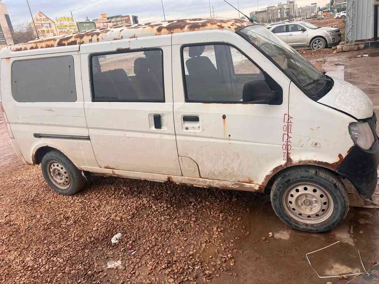 السلام عليكم ليفان 2014 للبيع  كير ومحرك خير من الله تخم تاير جديد  تبريد عاطل بيه خياسات مثل ماموضح بالصور العنوان بابل الحله شارع 60
تحويل مباشر للتواصل *********** 
السعر 3مليون غير قابل للتفاوض سياره إذا احد يريد يشتغل على باب الله بيها توصيل تفيده
