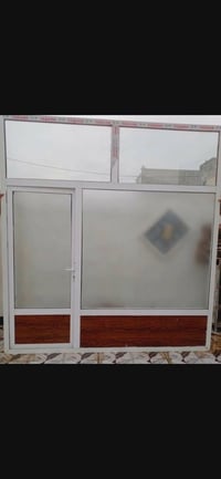 واجهة محل • وسدية طبية • ستيل جلد أبيض
