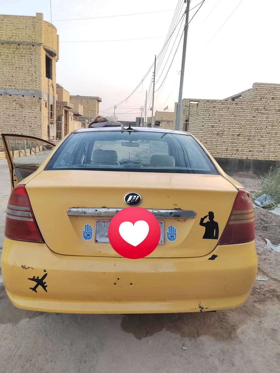 ليفان موديل11
رقم احمر بغداد كير ومكينه نحله ياباني 1800 سنويه ساقطه راعيها ماواصله ابيع كوم حديد هالموجود.... 
كشرها نظيف دواخل هم جديده سياره خير من الله بس بيها بعض النقوصات يحتاج الها حداديه خلفيه فيتبم وكهربائياتها 70%
للتواصل/ ***********
مكان السياره /ناصريه مركز
