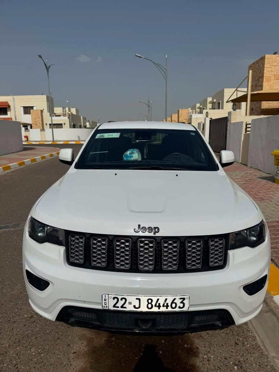 🚙 للبيع | جيب أمريكي جراند – موديل 2022
📍 الموقع: تكريت

مواصفات السيارة:

* 🇺🇸 جيب أمريكي جراند

* 📅 الموديل: 2022

* ⚪ اللون: أبيض

* 🛣️ الممشى: 80 ألف ميل

حالة السيارة:

* الضرر: تبديل بابين جهة الراكب (عكس السائق) بأبواب أصلية بنفس كود باقي القطع.

* السيارة بحالة جيدة.

المواصفات:
ر
✅ فول مواصفات (عدا السلايت)

✅ حساسات أمامية وخلفية

✅ كاميرات

✅ رادارات

✅ نظام توقف ذاتي

✅ تدفئة وتبريد للمقاعد

مراوس بتاهو شهداء والفرق نتفق عليه

2022 او 2023

الاتصال 
***********
