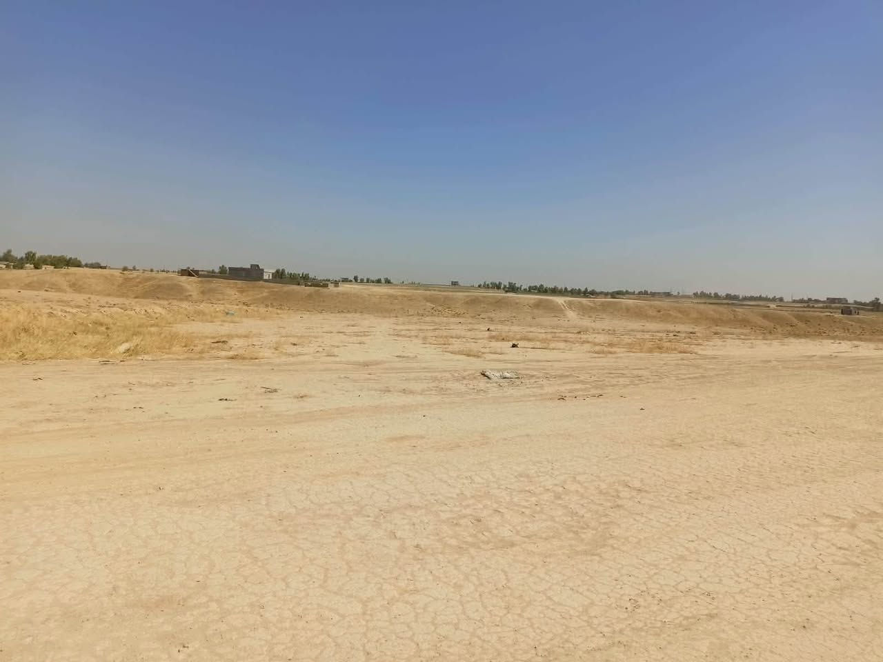 السلام عليكم
ارض زراعيه للبيع المساحه ٧دونم المكان قضاء الشرقاط جزيره بعاجه 

تصلح بستان كبير او حقول دواجن وغير ذلك 

البيع كاملاً بدون تقطيع 

للاستفسار ***********
