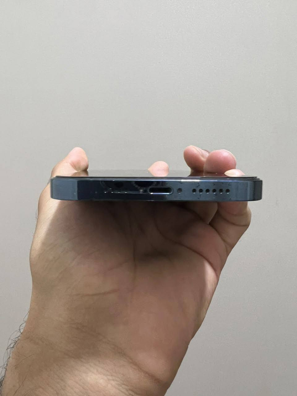 iPhone 12Pro Max - للبيع

ايفون12 برو ماكس
جهاز شرق أوسط 
الذاكرة: 128GB

البطارية: 100% (مبدلة أصلية)(شاشه هم 3خيارات )

الحالة: الجهاز كله شغال %100 فقط عندك كامره هزاز الخلفيه يشتغل بس شي طبيعي ما علي بل تصوير 

نظافة 100‎%‎

الموقع: كوت - واسط 

السعر: 300 ألف (وبي مجال كلش بسيط)

لاستفسار ***********
