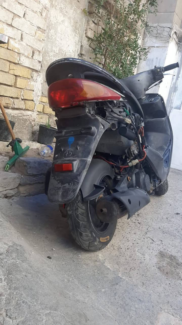 السلام عليكم دراجه بريز مكينه حلوه كابريتر تجاري 
كفراتهه موجوده بس تعبانه الدراجه سعرهه 250قفل لتعاملني عنواني مدينه الصدر 📍 ***********واتساب
