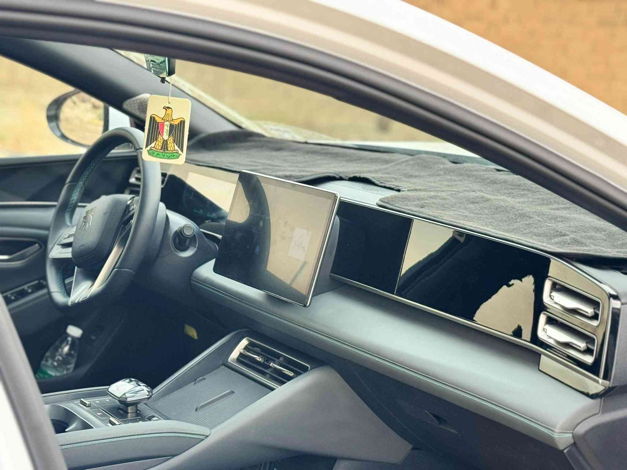 سلام عليكم للبيع BYD كن L
موديل 2024 

لون ابيض

فوول مواصفات 

كرسي كهرباء

اربع كامرات 360 درجة 

حساس امامي خلفي 

كراسي جلد 

شاشة جبيرة وقلابة 

بعد هواي مواصفات 

بطاريه كبير 120 كيلو 

بصمتين وكارت

 

(ملاحضه) السياره كفاله عامه من الزلغ ومن كل النواحي

السيارة ماشية 5000 اخت الزيرو

 العنوان بغداد

السعر 26/800 مليون وبيها مجال

***********
