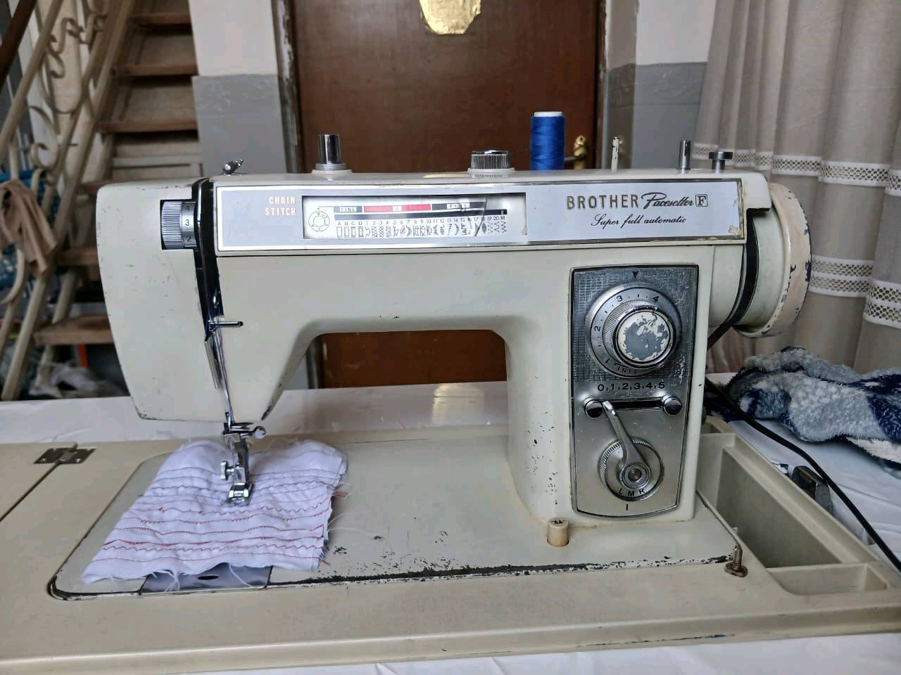 مكينه خياطة برذر باسستر الاصلية 
مكينه جاهزة مابيها اي عطل 24 نقشة وخياط عادي وزكزاك، علفحص سعرها 150 وبيها مجال مكاني نجف , ***********