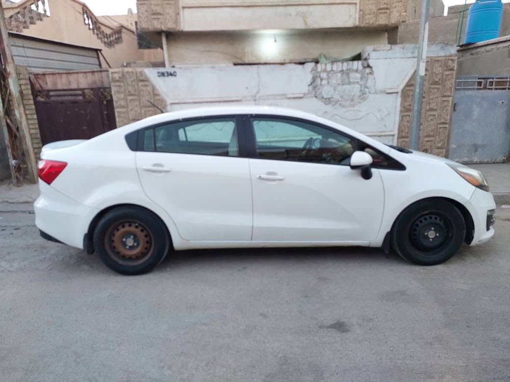 السلام عليكم كيا ريو موديل ٢٠١٦ محرك ١٦٠٠ GDi تدفئة وتبريد ثلج بمعنى الكلمه كهربائيات كلهه تشتغل داخل نظيف جدا صدر امامي وخلفي ممتاز تخم تاير نظيف جاهزه بدون نقص سونر بالصور حادثها جاملغ امامي فقط ومبدل بأصلي دواخل مكفوله مكانها بغداد الدوره ابو دشير هاتف *********** سعرها ٨٦ ومجال بسيط بغداد, العراق
