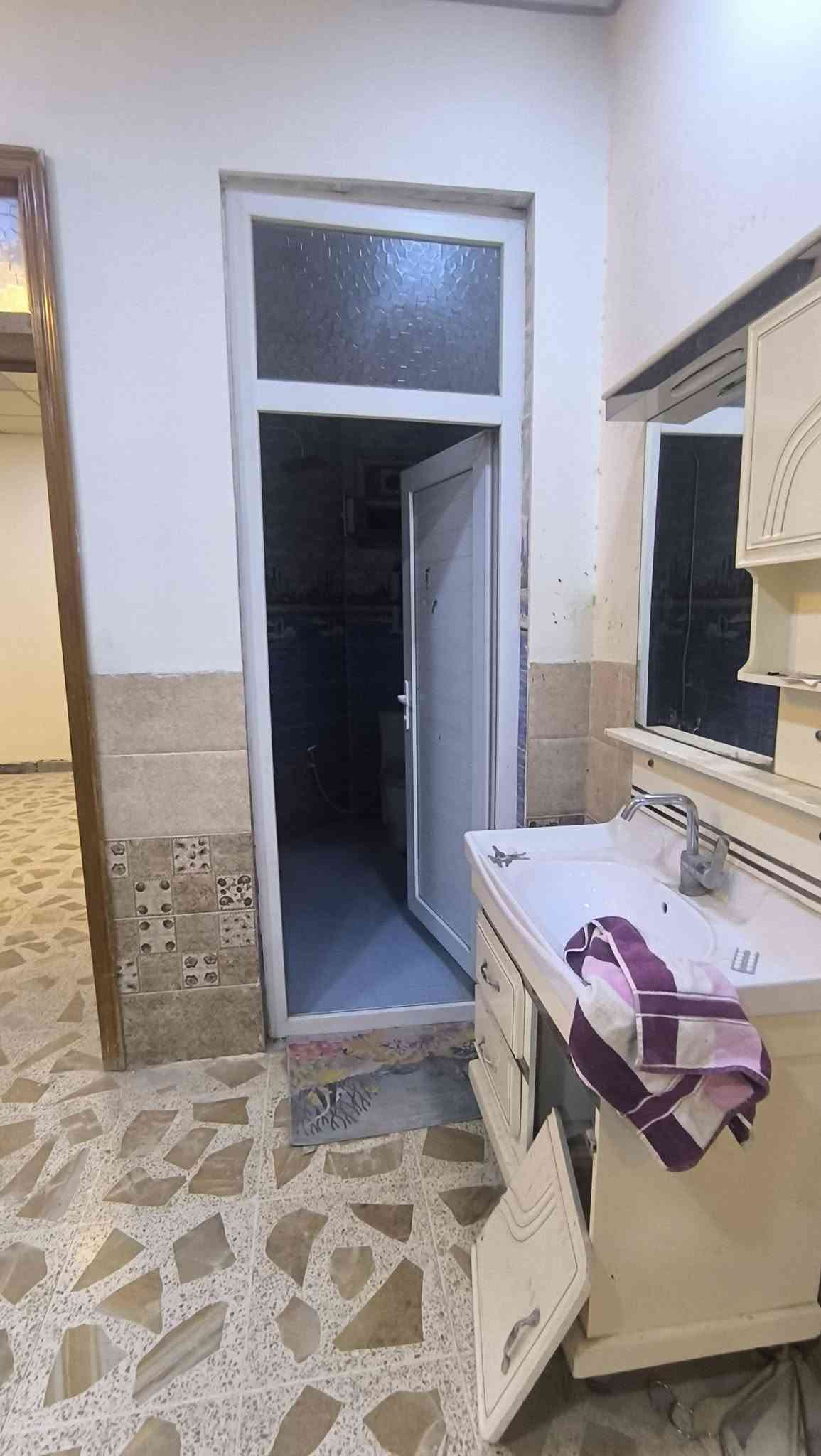 ايجار • ماكو تفاصيل • غرف/مساحة/سعر
