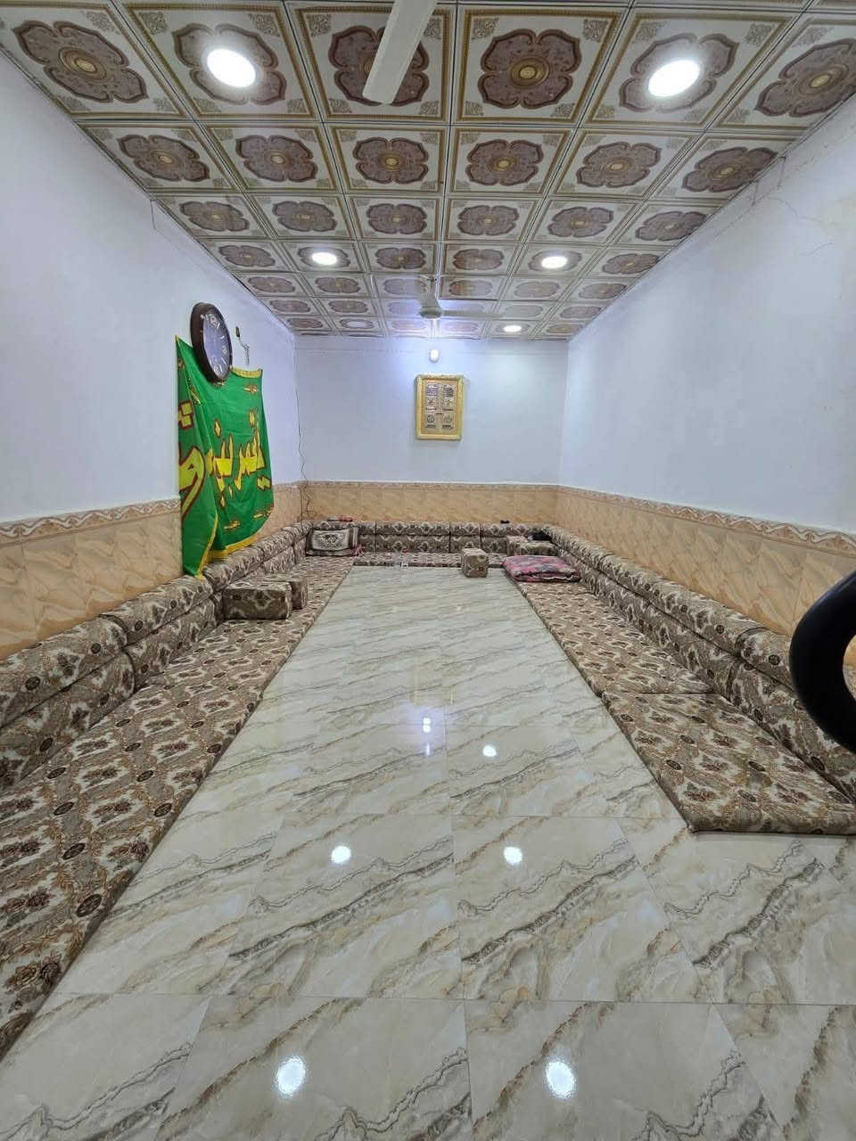 للبيع

بيت ٢٠٠م طابق ونص

بناء نظيف ترميم جديد

سعر ١٨٥ بيه مجال

يقع في حي العسكري

قرب مدرسة صناديد.

داخل فرع عرض ٨م

يحتوي طابق الأول على؛ غرفه وصاله ومطبخ وصحيات داخليه وخارجيه واستقبال وكراج سياره

طابق ثاني غرفتين وصحيات مع مخزن

حاليا فارغ جاهز للسكن

موبايل للاستفسار ***********
