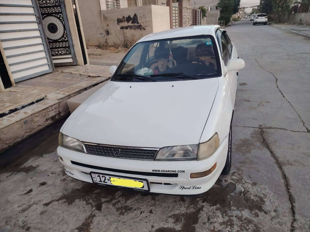 السلام عليكم كورلا موديل ٩٥ رقم دولي نينوى هزة جديدة سنوية إلى ٢٠٣٠ حتى تسقط  سيارة مصبوغة جمالية، فقط باب السايق بيه طخة صغيرة، السيارة احلى من الصورة محرك شرط كير شرط  تبريد يعوزو تصليح الكمبريسر فقط، كابون بانزين شرط التحويل، السعر ٤٨ وبيه مجال خبر وتدلل الرقم  الهاتف *********** رقم الكورك *********** وبيه واتساب العنوان النمرود قرية الحويجة
