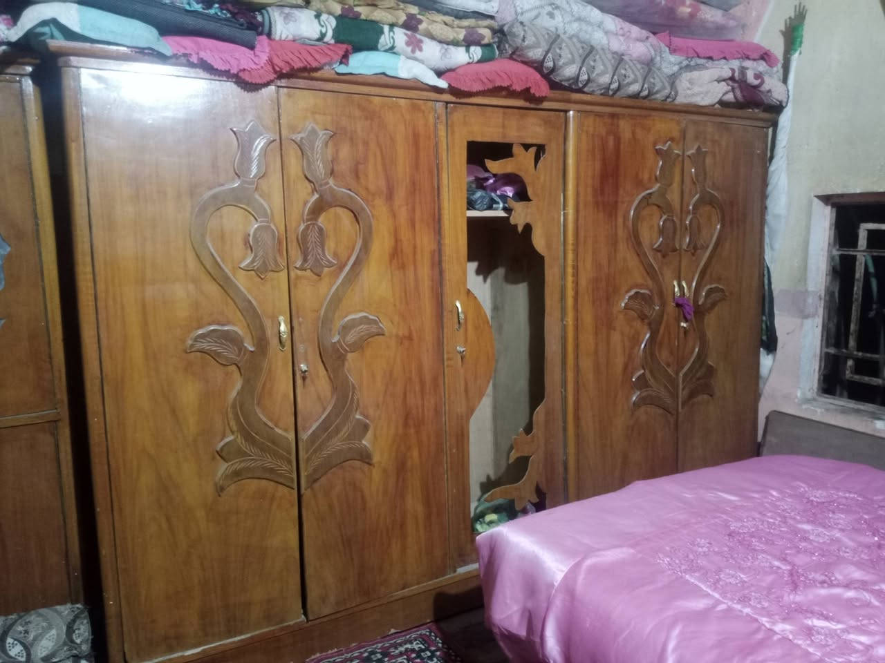 السلام عليكم غرفه اخشاب كامله للبيع تسگام المهناويه الطحينيه الاستفسار على الرقم ***********
