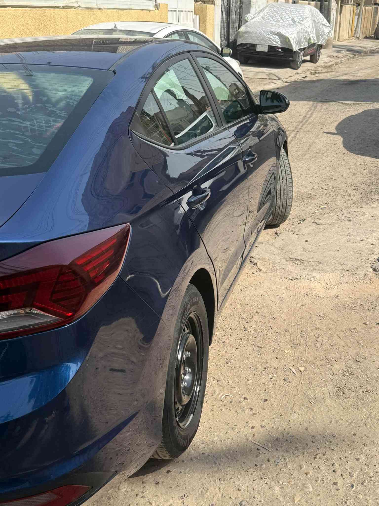 السلام عليكم
النترا مديل 2019 امريكي 
حادثها جاملغ وبنيد. مصلحات نفسهن. بدون تبديل بدون دواخل
شاصي لغد مكفول. 
مكينه 2000 دوش مكفوله 
كيرها At بلادي مكفول. 
تبريد. ثلج ⛄️ 
صدر امامي خلفي جديد
تخم تاير. جديد
تخم ويل جديد 
مواصفات العاديه معروفه. 
شاشه بلاديه 
كامره. بلاديه
تحكمات ستيرن 
وضعيات قياده 
السياره مناقصها اي شي كلشي جاهز 
 السياره بسمي. 
سنويه مجدده 31 
هزه جديده 
رقم جديد.  
جاهزه ع اخير شي. 
السعر 115 وبيها مجال 
مكان السياره بغداد 
*********** 
ملاحضه 
صور حادثها مرفق بلمنشور
