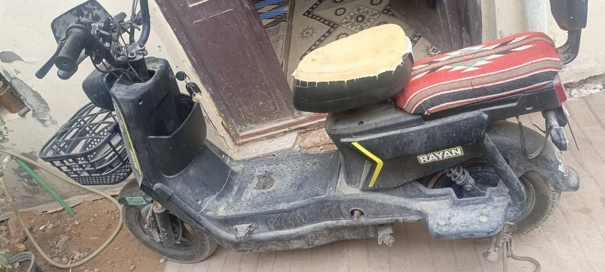 دراجة شحن • حجم ١٤ • بطاريات منتهية