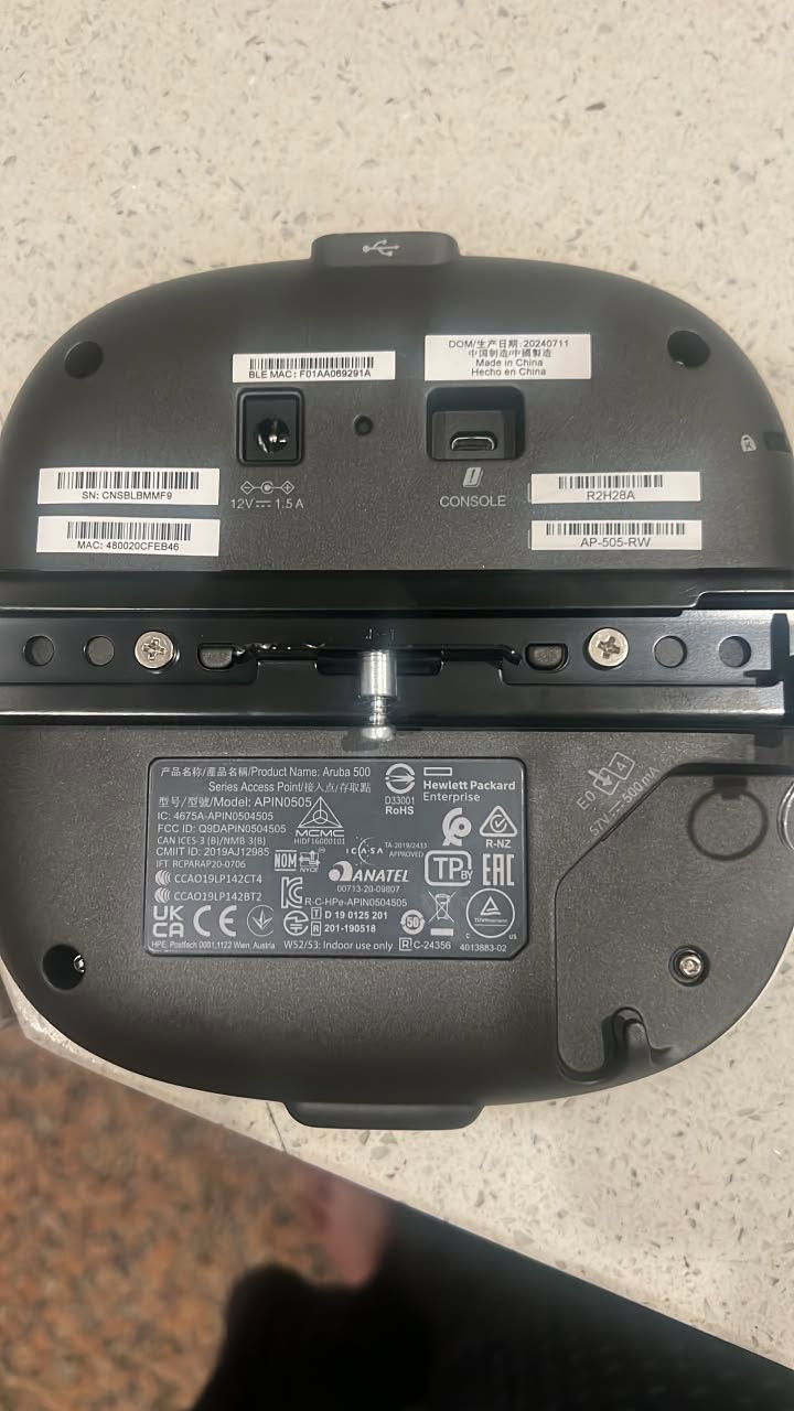 اكسس بوينت  WIFI 6 aruba 505 للبيع شغاله و مابيها اي مشكله
***********

