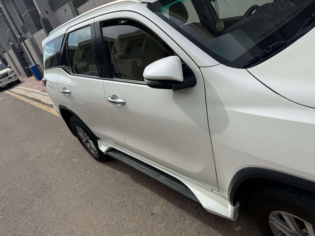 اذا مو شراي لا اتعبني واتعبك تويوتا فورتشنر 2020
محرك 4 سلندر 2700

فورويل 4×4 

ماشية 180 الف 
 مكفولة

بالرمادي
السعر 235 بيها مجال للشراي
الجاد يتصل ***********
