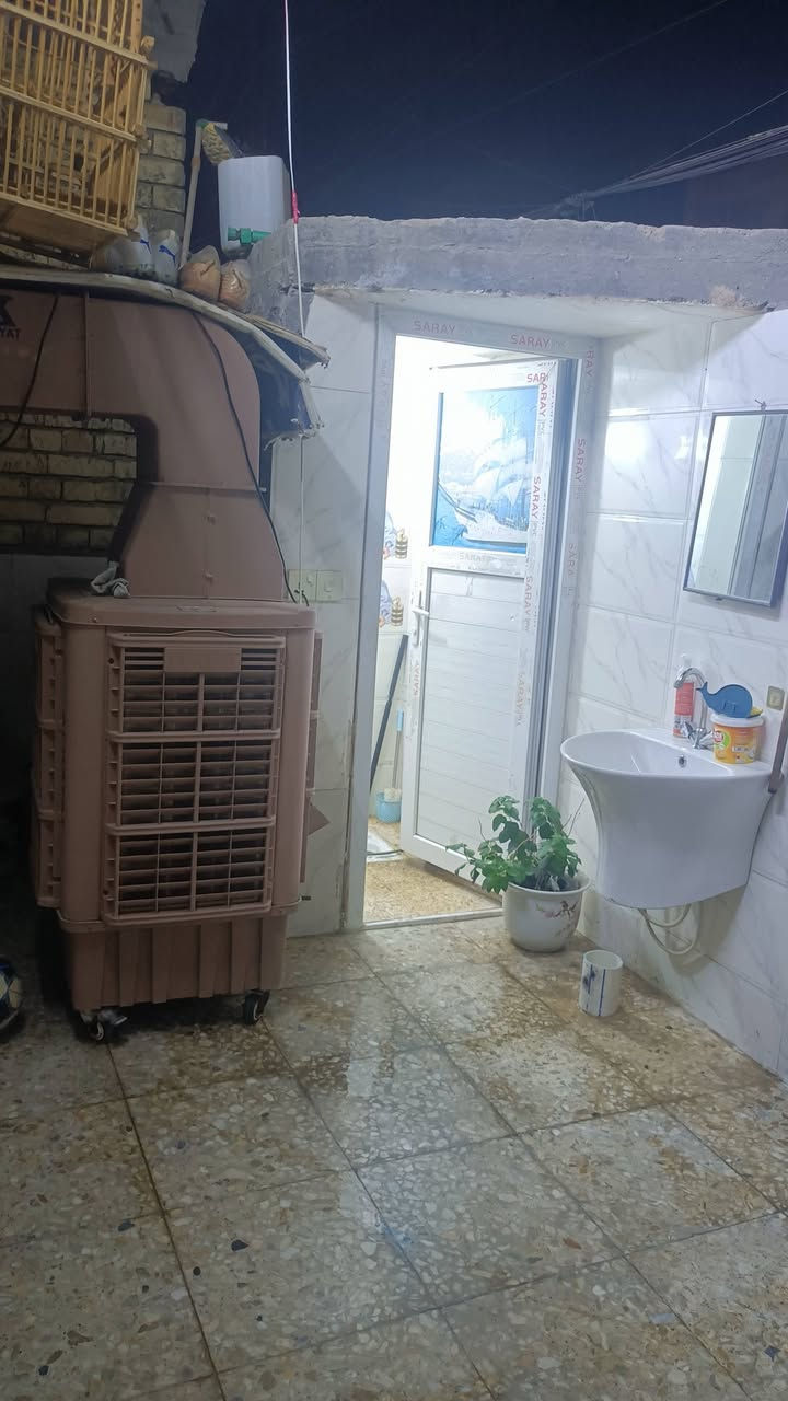 السلام عليكم بيت للبيع مساحته100متر واجهة5 ونزال20 طابق ثاني هيكل العنوان بغداد البلديات حي الرقيه مقابيل الصحفيين السعر120 مليون وبي مجال للاستفسار الاتصال عل الرقم ***********
