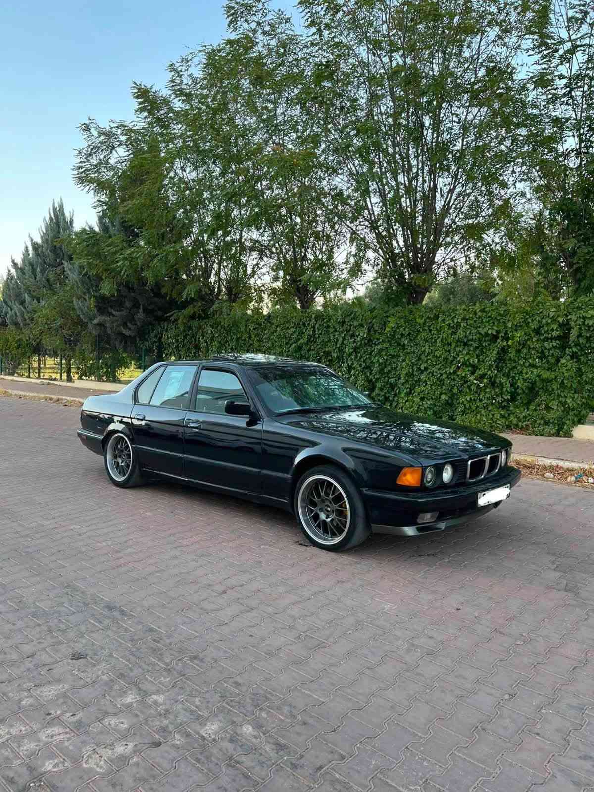 740iA V8 • موديل ٩٢ • رقم شمالي