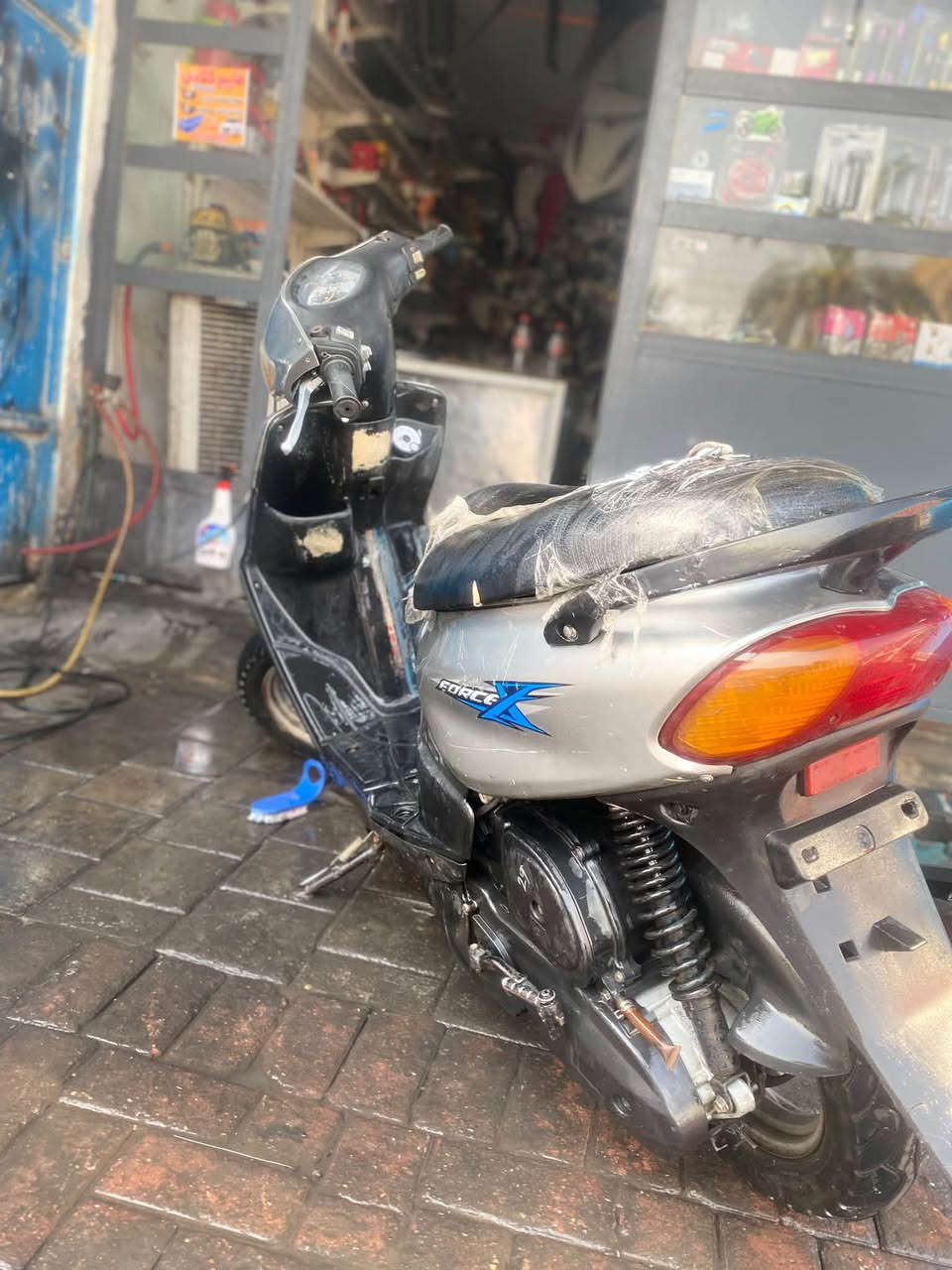 سلام عليكم ماكس قجمه دراجه تخبل نصبه ونضافه فول هندر واحد وين ميعجبك كلوب اشاير شغال دراجه نعومه ومعدل وشلعه مكاني بغداد شعب سعر 375وبيه حك جيه بيه مجال بسيط كلش ***********
