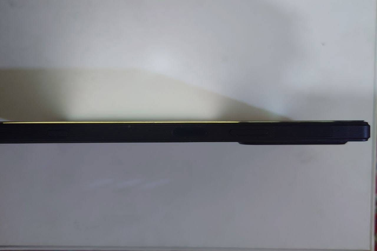 للبيع Sony Xperia 1 mark5.                                                                        شاشه بس بيه فطر و تمام .جهاز كلش نظيفة بس شاشه بيه فطر و ما بيه نقاط و اي شي ...جهاز ما مفتوح ابدا...جهاز ما مفتوحة و ما بيه شي سعره بس 225الف ما بيه مجال كفر لاصق بيه.                                                                              سناب دراغون Snapdragon Gen 2 ذاكره 256 عشوائية 12 مكاني بغداد شارع جميلة صناعية رقم موبايلي *********** بيه واتساب

